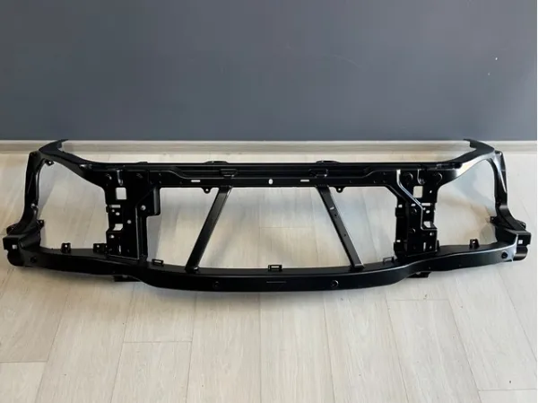 Рамка радіатора LR161931 Land Rover