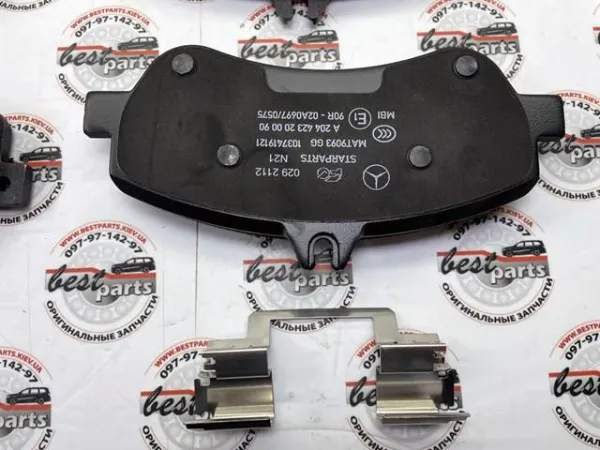 Передні тормозні колодки A000420930490 Mercedes