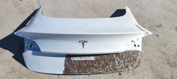 Ляда Tesla Model 3 5YJ3