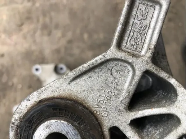 Подушка коробки передач BV616P093RA Ford