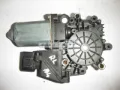 Двигун стеклопод'емника двері задньої, лівої VAG 8D0959801C