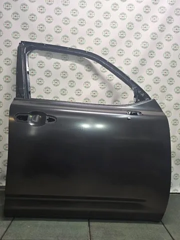 Двері праві передні 6700160950 Toyota