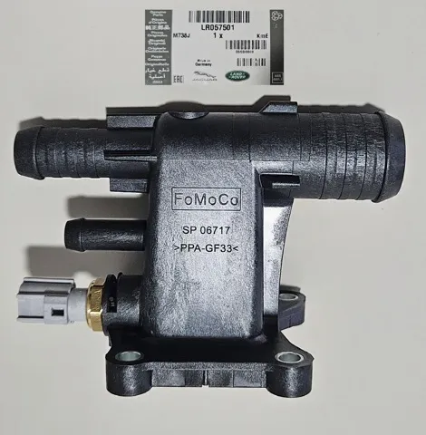 Фланець системи охолодження (трійник) LR057501 Land Rover