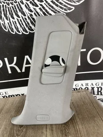 Обшивка стійки кузова внутрішня, задня ліва 7L6867241 VAG