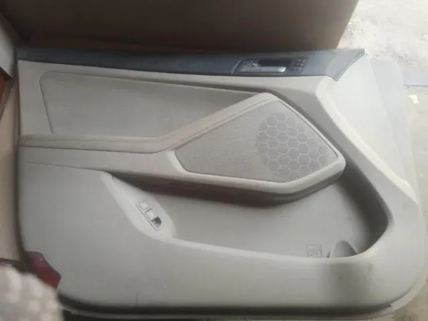  823702T000 Hyundai/Kia