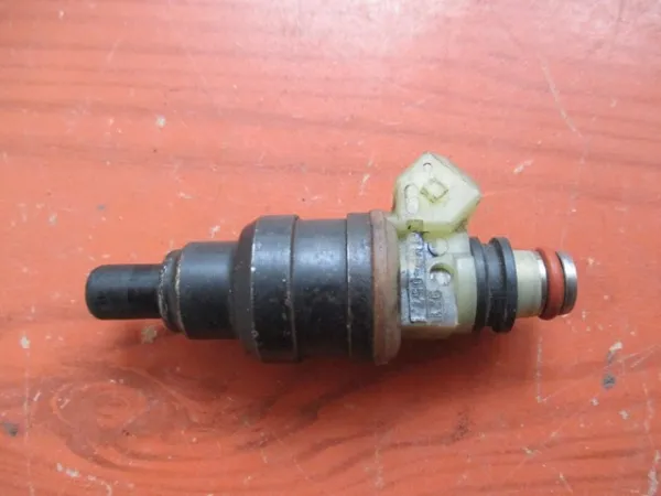 Паливні форсунки MD156760 Mitsubishi