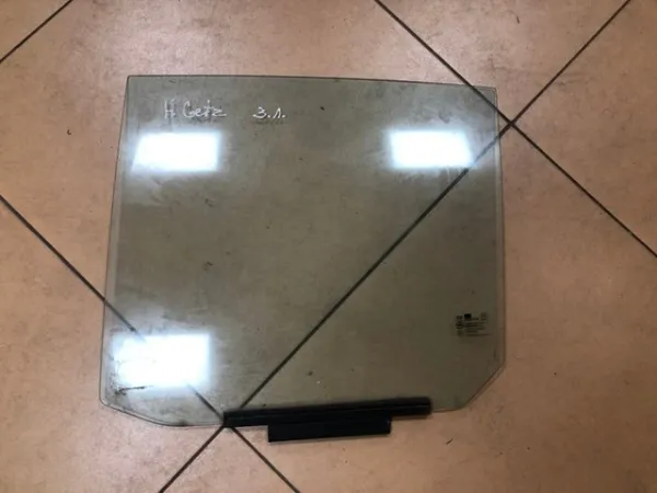 Скло задньої двері лівої 834101C000 Hyundai/Kia