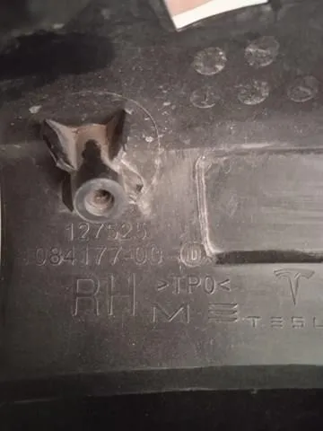 Повітропровід гальмівного диска, правий 108417700D Tesla